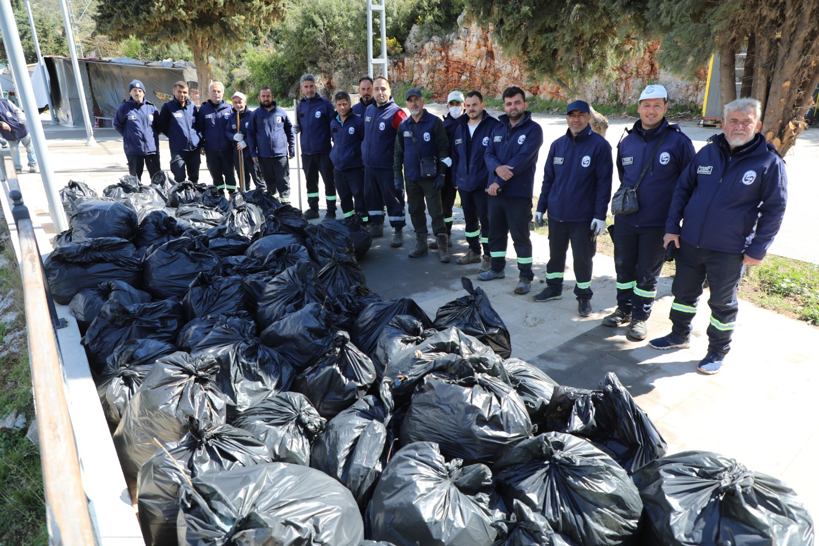 BÜYÜKŞEHİRDEN SEYİR TERASI TEMİZLİĞİ 
